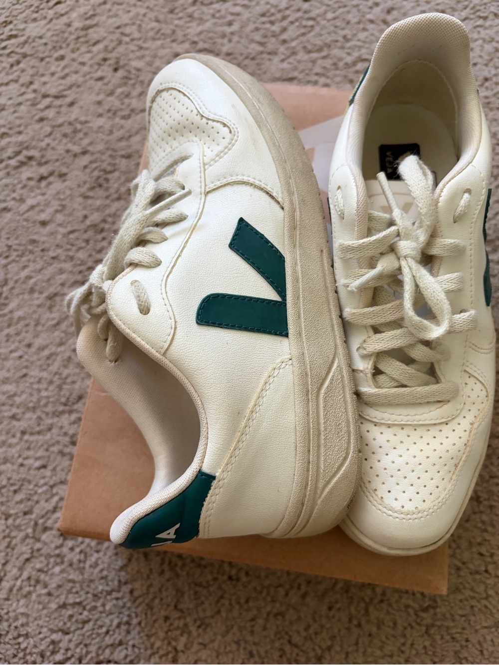 Veja White / Brittany Sneakers Box Label